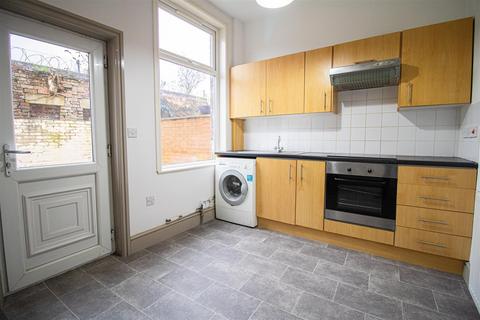 2 bedroom terraced house to rent, 2-Bed Terraced House to Let on Crown Street, Preston