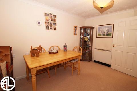 1 bedroom flat for sale, Bennett Court, Letchworth Garden City, SG6 3WA