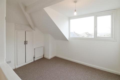 12 Byron Drive, Monk Bretton, Barnsley, S71 2DE