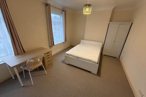 5 bedroom flat to rent, Talworth Street, Roath