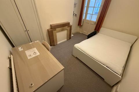 5 bedroom flat to rent, Talworth Street, Roath