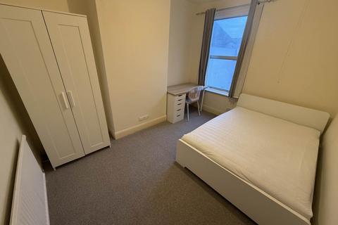 5 bedroom flat to rent, Talworth Street, Roath