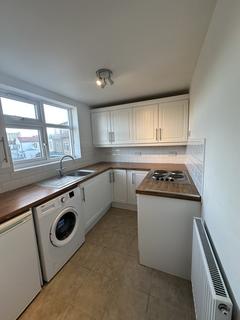 1 bedroom flat to rent, Beehive Lane, Ilford IG4