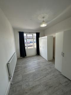 1 bedroom flat to rent, Beehive Lane, Ilford IG4