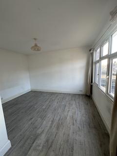 1 bedroom flat to rent, Beehive Lane, Ilford IG4