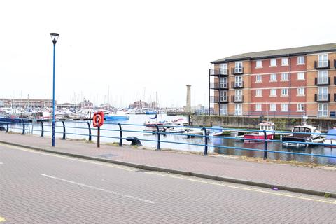 1 bedroom apartment to rent, Marina House, 6 Harbour Walk