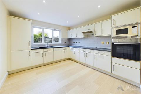 4 bedroom detached house to rent, Maple Close, Doveridge DE6