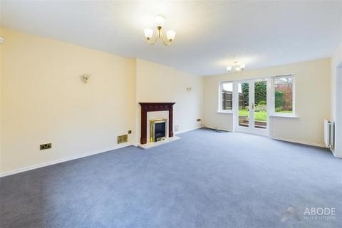 4 bedroom detached house to rent, Maple Close, Doveridge DE6