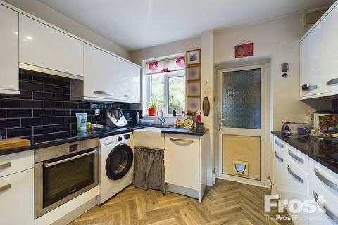 3 bedroom terraced house for sale, Kenyngton Drive, Sunbury-on-Thames, Surrey, TW16