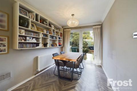 3 bedroom terraced house for sale, Kenyngton Drive, Sunbury-on-Thames, Surrey, TW16