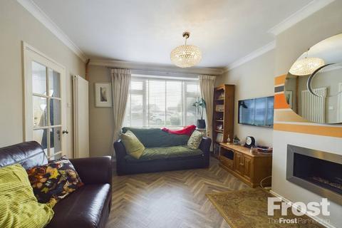 3 bedroom terraced house for sale, Kenyngton Drive, Sunbury-on-Thames, Surrey, TW16