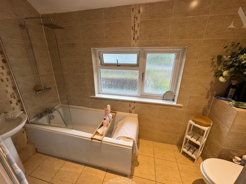 Maud ROad Bathroom