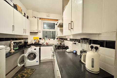 1 bedroom in a house share to rent, Romford Road, London E7