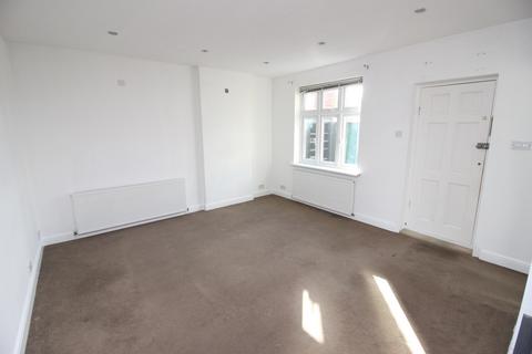 2 bedroom flat to rent, Central Road, Worcester Park KT4