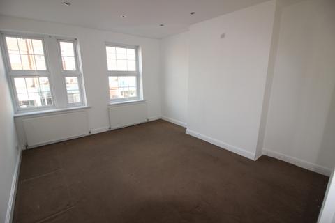 2 bedroom flat to rent, Central Road, Worcester Park KT4