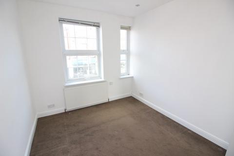 2 bedroom flat to rent, Central Road, Worcester Park KT4