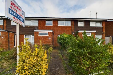 3 bedroom terraced house for sale, Chaucer Drive, Aylesbury, Buckinghamshire