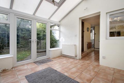 22 Feering Hill, Feering, Colchester, CO5 9NH