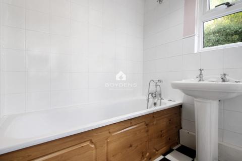 22 Feering Hill, Feering, Colchester, CO5 9NH
