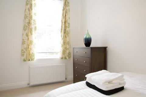 2 bedroom flat to rent, Kingsmead Road, SW2