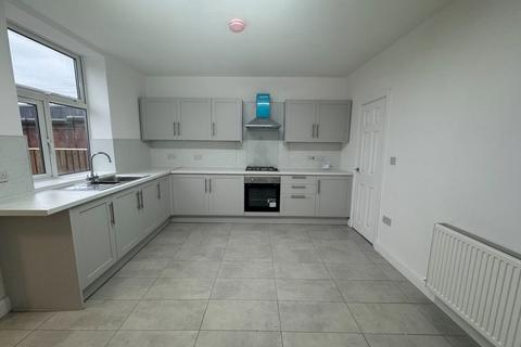 3 bedroom house to rent, Abbott Terrace, Wakefield