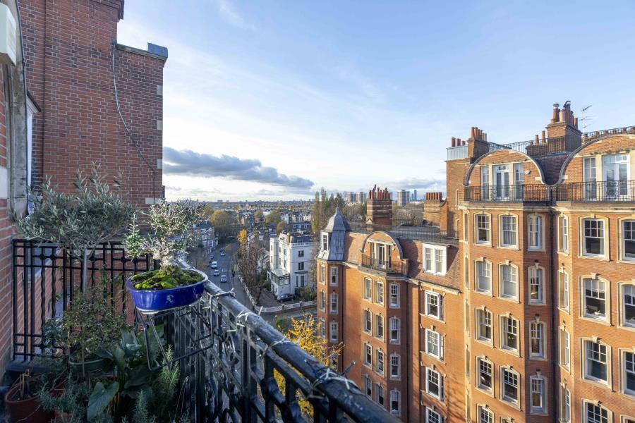 Panaramic views of London from apartment balcony