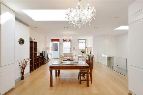 3 bedroom duplex for sale, Warwick Court, Holborn, WC1R