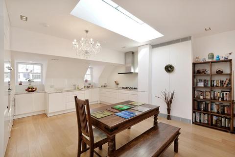 3 bedroom duplex for sale, Warwick Court, Holborn, WC1R