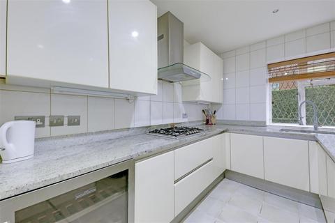 2 bedroom flat to rent, Prince Albert Road, London, NW8