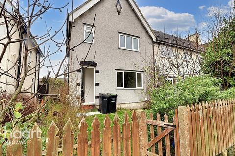 3 bedroom semi-detached house to rent, Queens Road, Gravesend