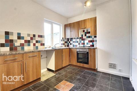 3 bedroom semi-detached house to rent, Queens Road, Gravesend