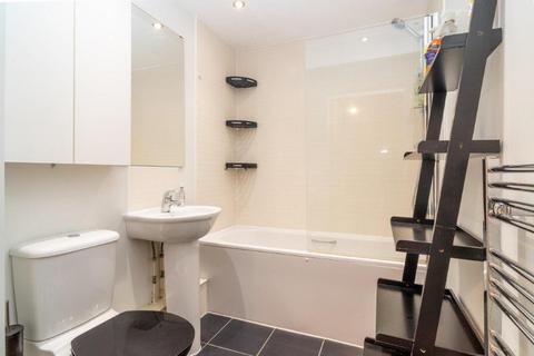 1 bedroom apartment for sale, Needleman Close, London, NW9