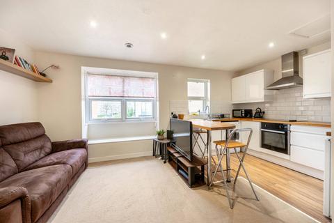 Studio to rent, Bramley Road, North Kensington, London, W10