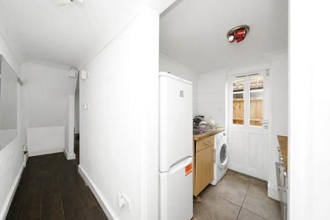 2 bedroom flat for sale, Wragby Road, London, E11