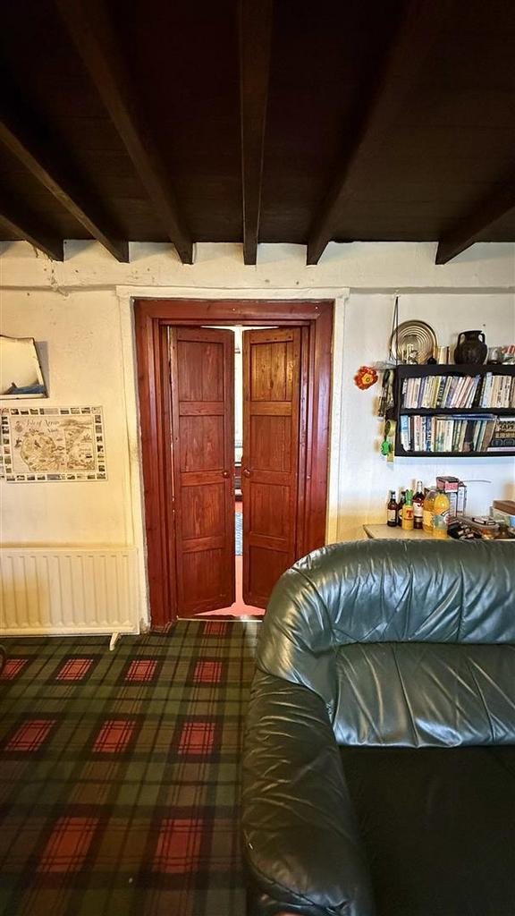 Lounge doors to kitchen