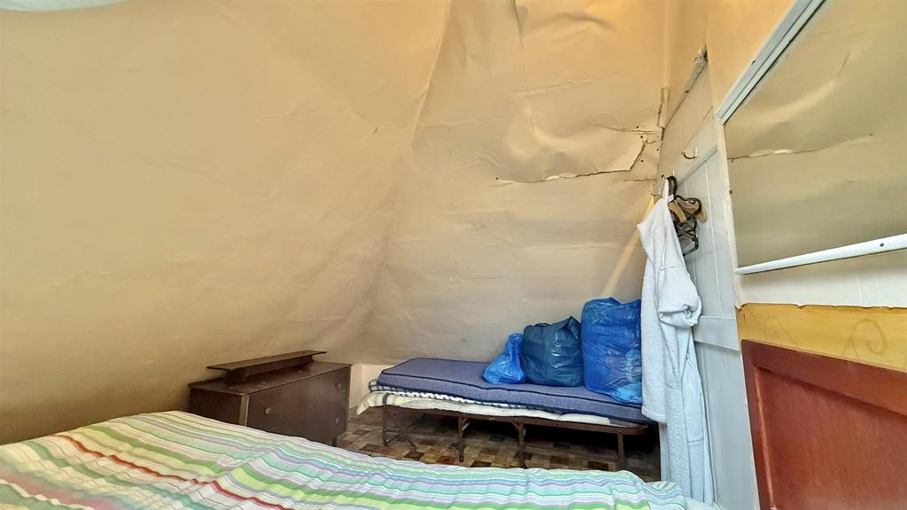 Attic room 1