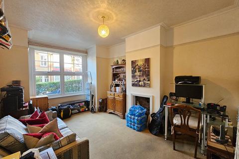 2 bedroom maisonette for sale, Leslie Road, London, N2