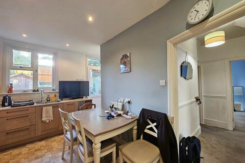 2 bedroom maisonette for sale, Leslie Road, London, N2