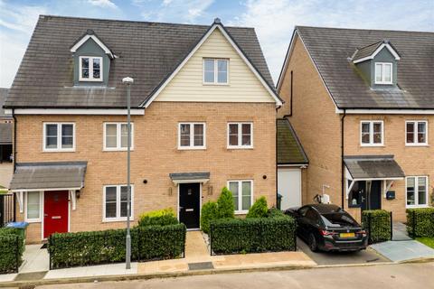 3 bedroom semi-detached house for sale, Moorcroft Lane, Aylesbury HP18