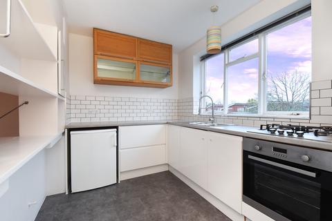 3 bedroom flat to rent, Burbage Road, London SE24