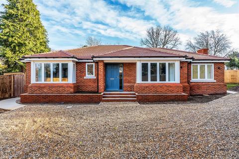 2 bedroom detached bungalow for sale, LOWER ROAD, FETCHAM, KT22