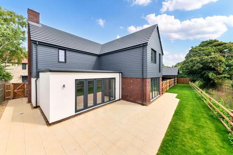 4 bedroom detached house for sale, Draytons Close, Royston SG8