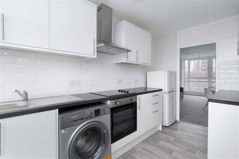 3 bedroom flat to rent, Rolls Road, London SE1