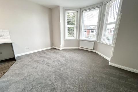 Studio to rent, Southbourne Road, Bournemouth BH6