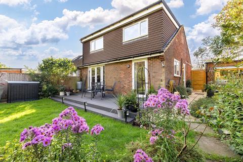 2 bedroom chalet for sale, Willow Close, Royston SG8