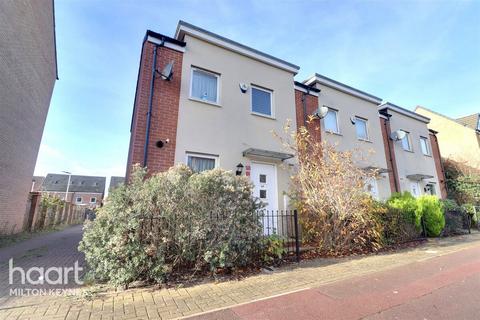 3 bedroom semi-detached house to rent, Warwick Avenue, Broughton