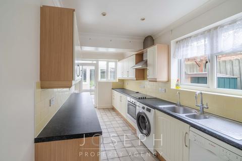 3 bedroom semi-detached house to rent, Beechcroft Road, Ipswich, IP1