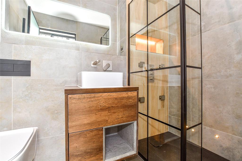 Plot 4 Bathroom