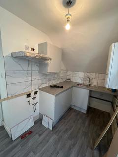 Studio to rent, London SW16