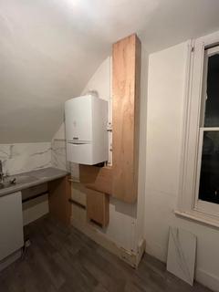 Studio to rent, London SW16